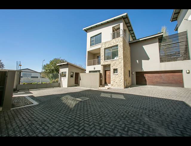 3 BEDROOM TOWNHOUSE TO LET IN RIVONIA